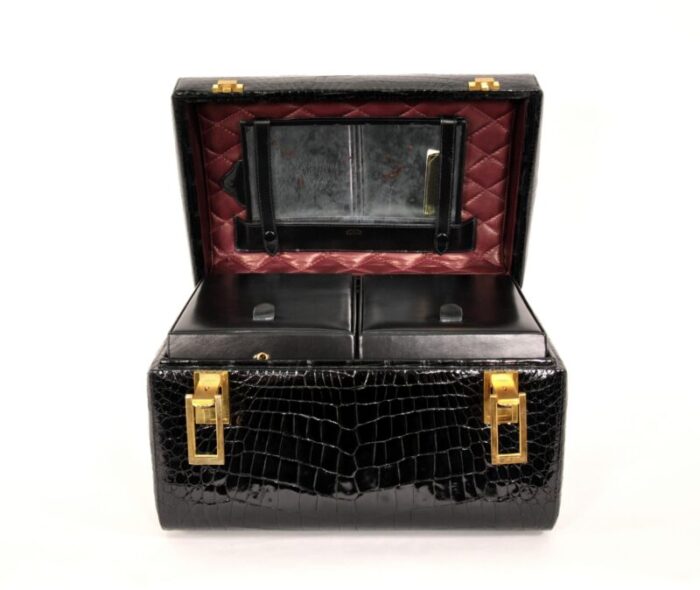 Revlon Black Crocodile Train Beauty Case 3 master