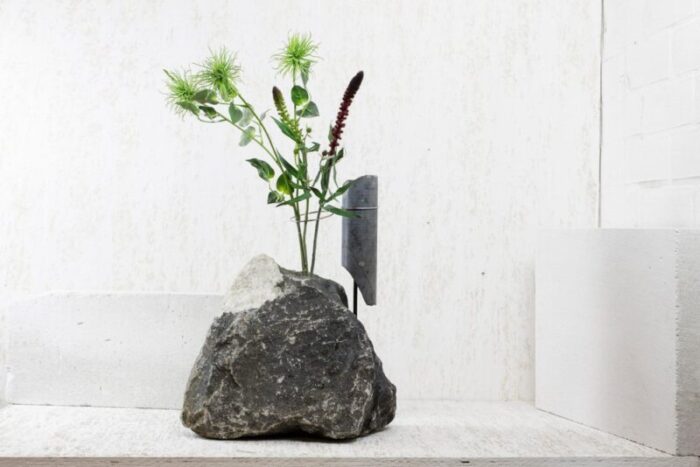 blue stone flower vessel by studio do 4