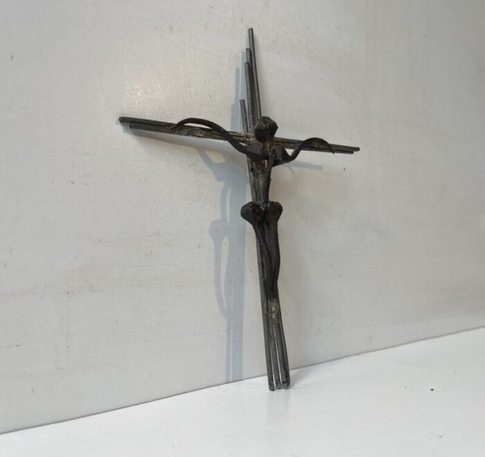 brutalist wall crucifix in iron and brass 1970s 3