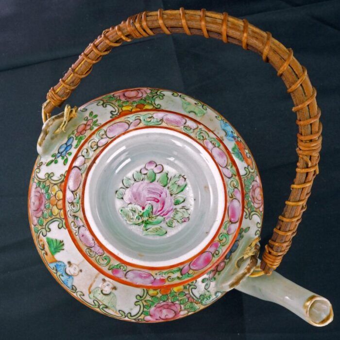 chinese rose medallion teapot 2nd half 19 century 9381