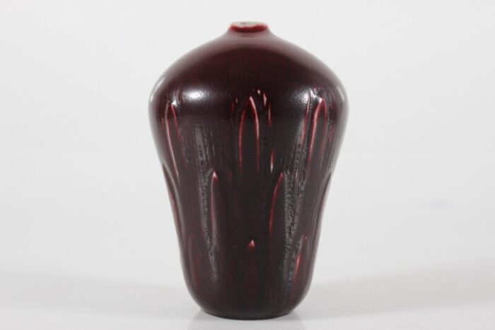 danish large leaf vase with oxblood glaze by gerd bogelund for royal copenhagen 1970s 4