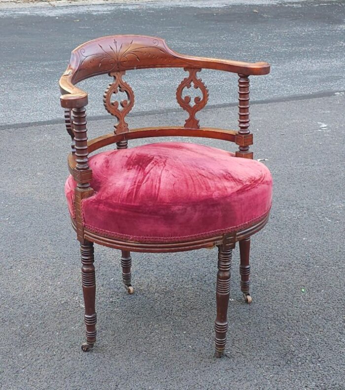 early 20th c victorian mahogany and upholstered corner barel chair 3935