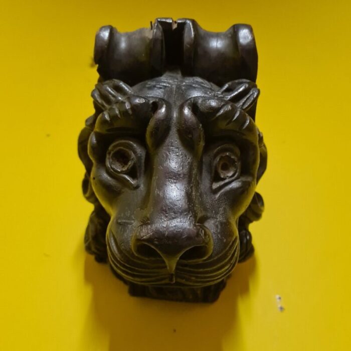 french wooden carving of a lion s head 17th 18th century 2