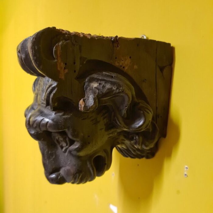 french wooden carving of a lion s head 17th 18th century 5