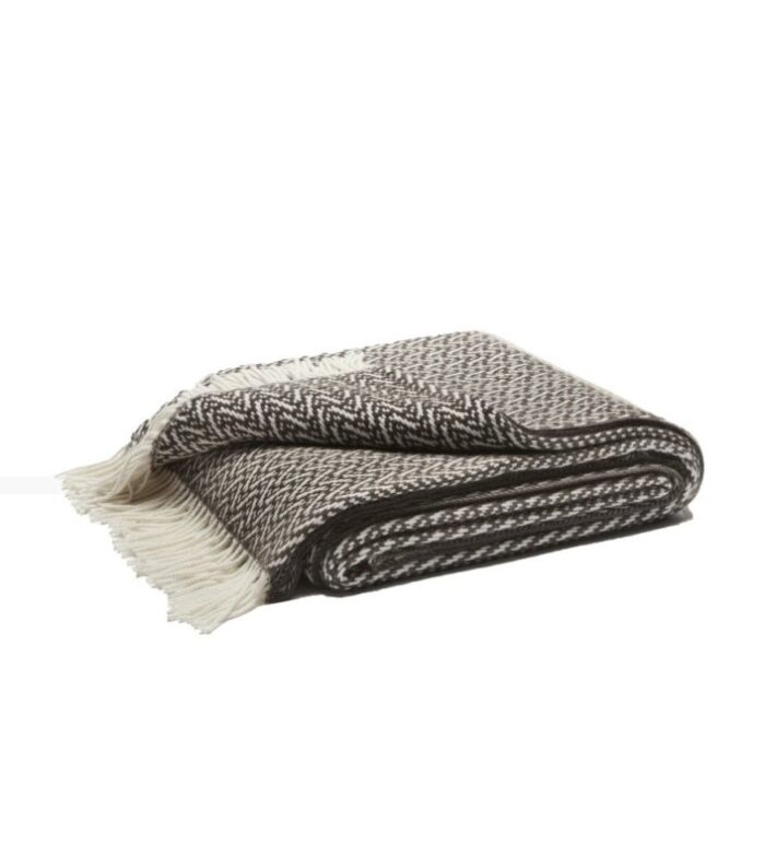 indianina throw in cashmere with fringes from lo decor 1