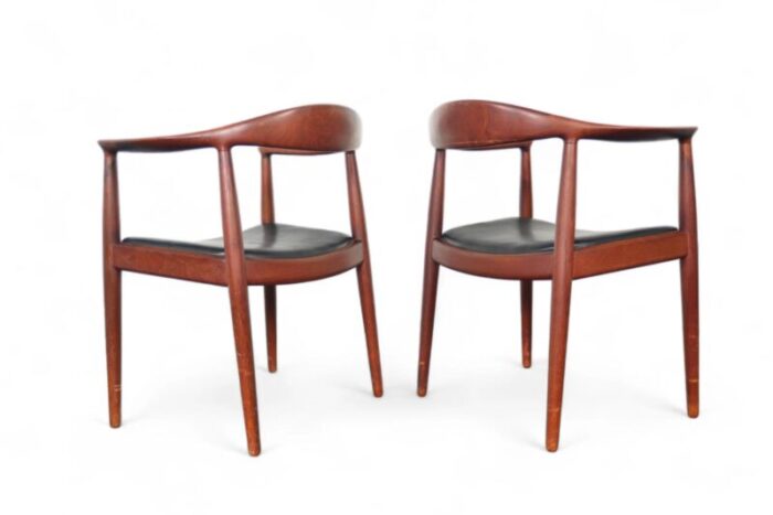 mid 20th century pair of hans wegner round chairs in teak 1819