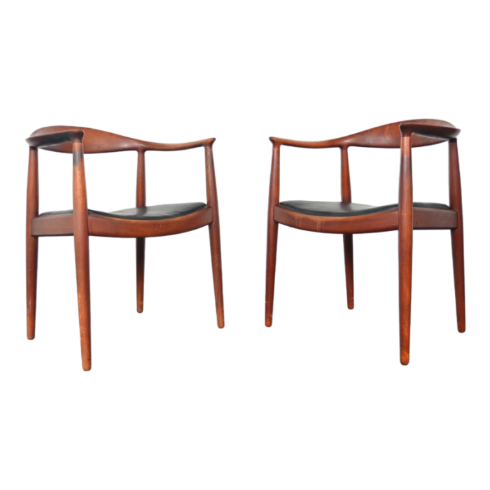 mid 20th century pair of hans wegner round chairs in teak 3820