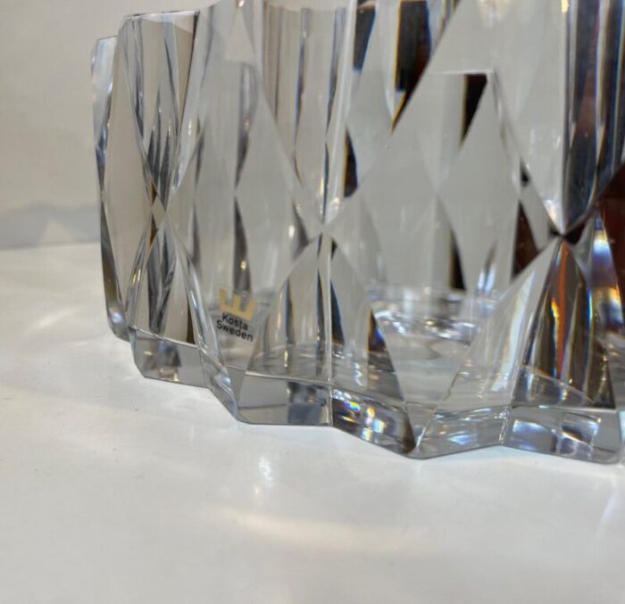 multi faceted crystal bowl by goeran waerff for kosta sweden 1980s 5