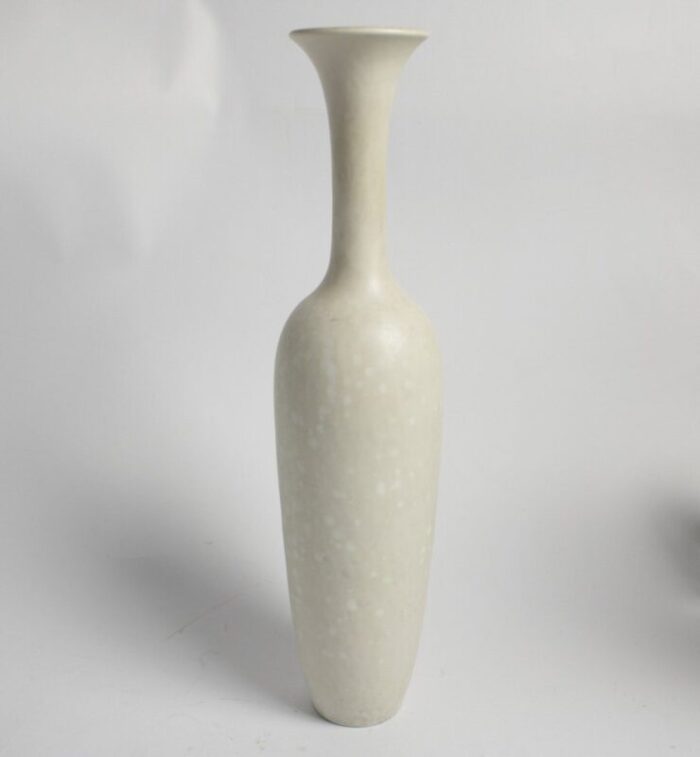 vase by gunnar nylund for roerstrand 4